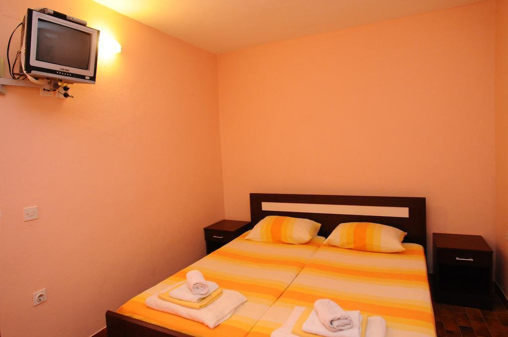 Vila Apartments Lidija Petrovac na moru Zimmer foto