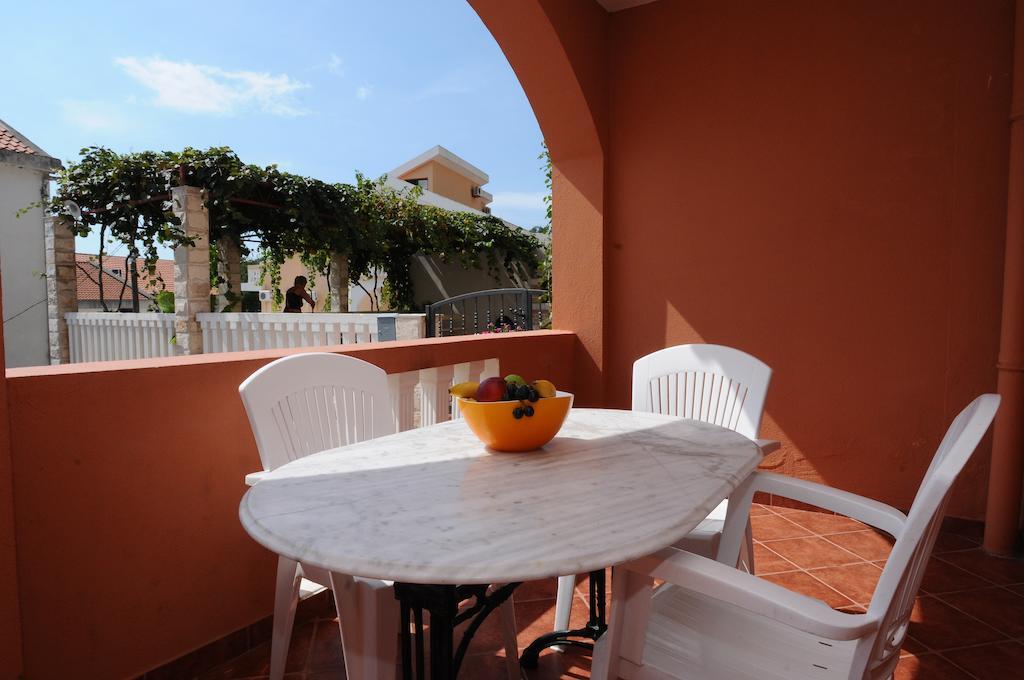 Vila Apartments Lidija Petrovac na moru Zimmer foto